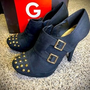 G by Guess - Black & Gold Heels